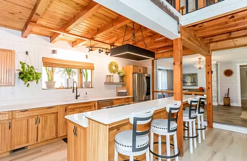 Wilson Creek House | Spacious 5-bedroom house w/fishing pond, WiFi, hot tub in Grayson Co Mountains