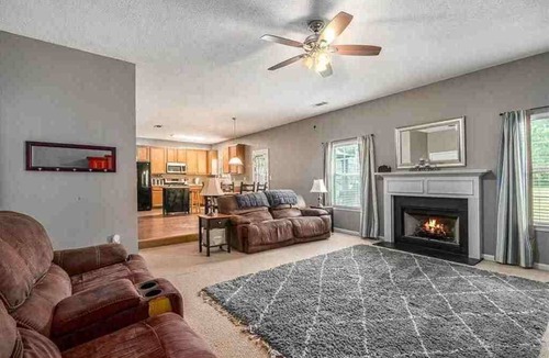 Dallas House | Spacious 5-bedroom house in adorable Dallas with AC, WiFi