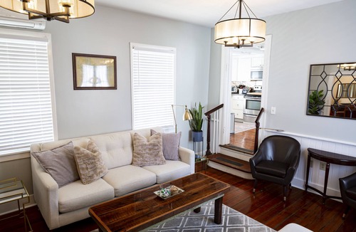 Downtown Charleston House | Spacious 5BR Home sleeps 14- Families, Bachelorettes & Groups with Free Parking