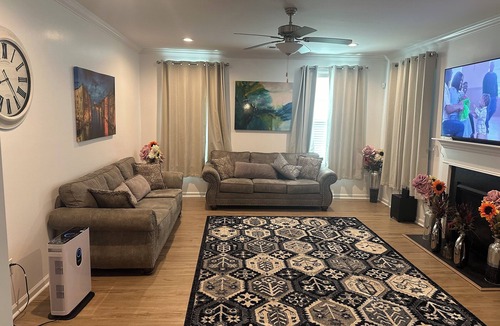 Greer House | Spacious 6-bedroom house with AC in beautiful Greer