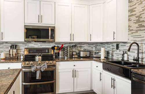 Leicester House | Spacious 7BR Luxury Retreat Near Asheville – Sleeps 24