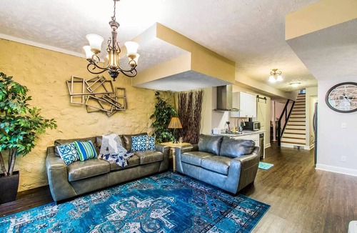 Bowling Green House | Spacious CountryView Villa near WKU and downtown
