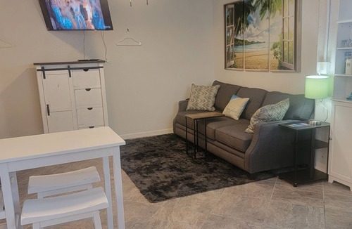 Fort Myers Beach Apartment | Spacious Cozy Studio Pool/Spa Ultimate Location Walk to everything