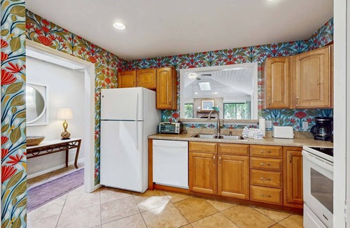 Oceanside House | Spacious Home - four rows from the ocean with private deck