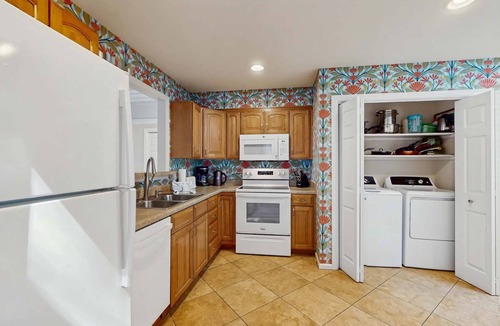 Oceanside House | Spacious Home - four rows from the ocean with private deck