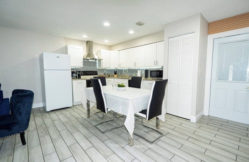 Old Seminole Heights House | Spacious Home in CentralTampa near all attractions