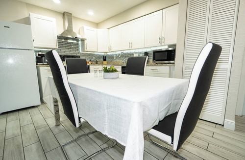 Old Seminole Heights House | Spacious Home in CentralTampa near all attractions