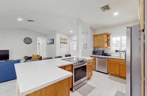 Lauderhill House | Spacious home with enclosed yard , fire pit and playground