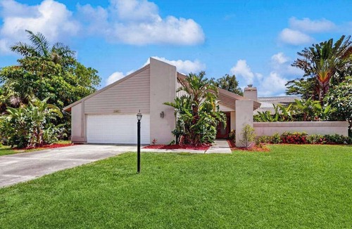 Biggar House | Spacious home with heated pool, WiFi, washer & dryer, and lanai