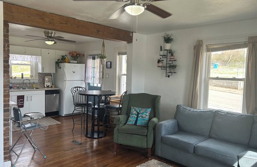 Roanoke House | Spacious house in charming Roanoke this home can sleeps 8-10