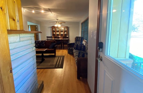 Ashley Oaks House | Spacious house with large front and back yard, recently renovated