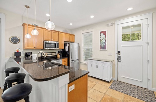 Laurel Grove House | Spacious LAKE VIEW~Free Golf + Golf Cart ~POOL~Hot Tub, Gym