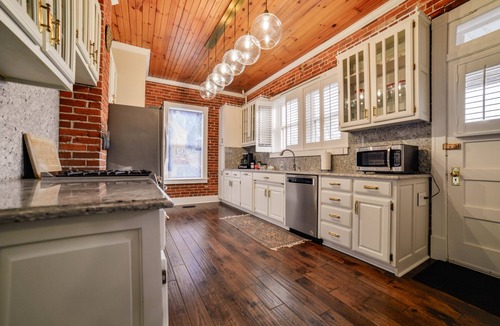 Cape Girardeau Apartment | Spacious Luxury Historic Home, Walk Downtown