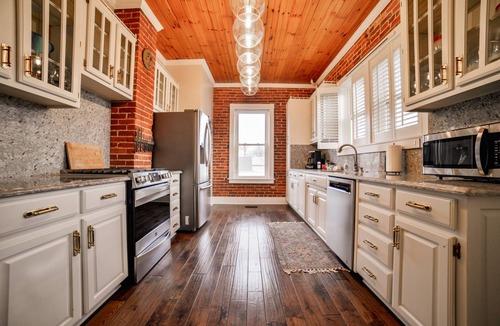 Cape Girardeau Apartment | Spacious Luxury Historic Home, Walk Downtown