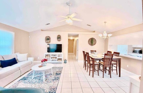 Tallahassee House | Spacious Master Bedroom - Near I-10