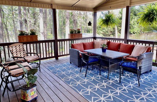 Evans House | Spacious Masters Rental with large outdoor space, Steps away from entertainment!