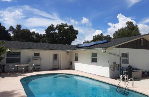 Putnam Hall House | SPACIOUS POOL HOME in North FL