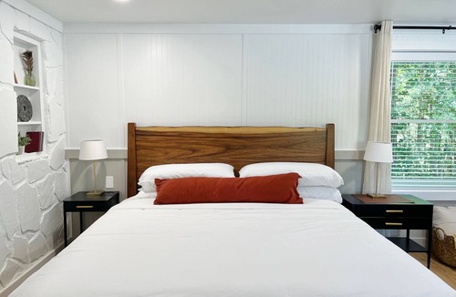 Cashiers Hotel | Spacious & Private King Suite in Cashiers Center