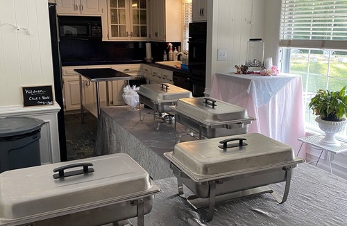 Jonesboro House | Spacious property for rent. We welcome a family or a business.