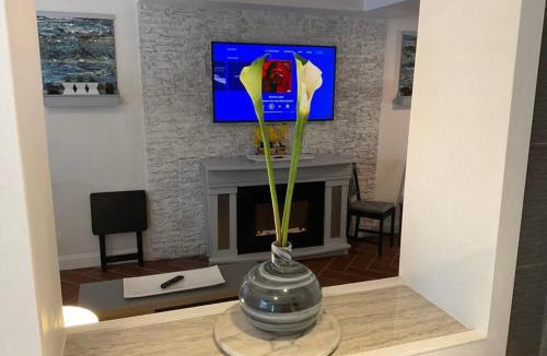 Melbourne House | Spacious ranch 10 min to beach/airport, pet friendly