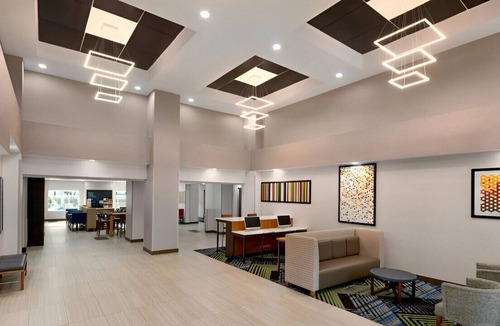 Pembroke Pines House | Spacious & Relaxing Suite with a Touch