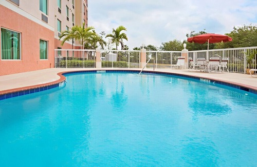 Pembroke Pines House | Spacious & Relaxing Suite with a Touch