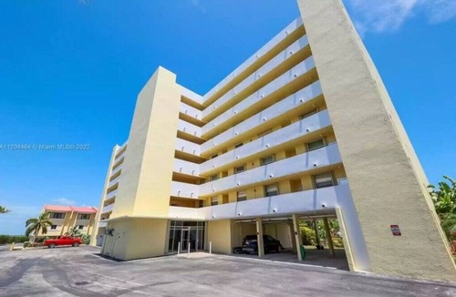 Plantation Key Apartment | Spacious & Remodeled condo w/sunset views!