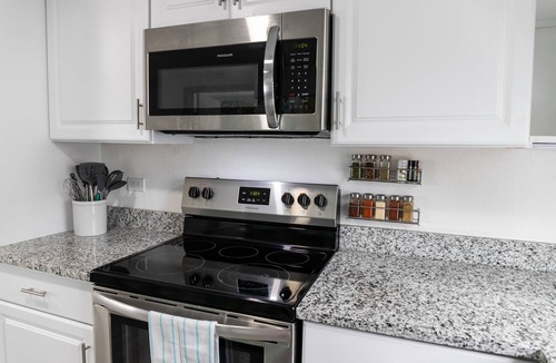 Fort Myers House | Spacious Retreat for the whole family, Pet-Friendly, Near Downtown!