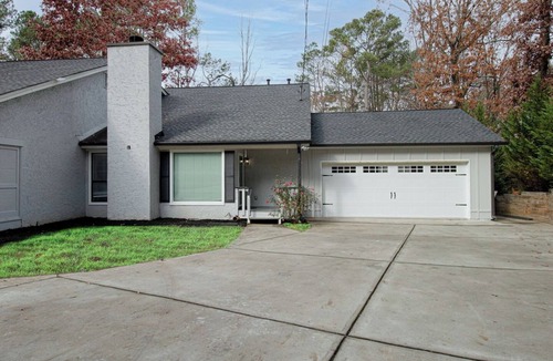 Sandy Springs House | Spacious Sandy Springs Home | 4BDR Near Buckhead