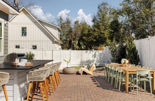 Thunderbolt House | Spacious Savannah Home Pool Spa & Greens