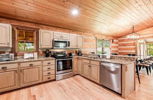 Kodak House | Spacious Serene Cabin Sleep 14 Pool Hot Tub Games