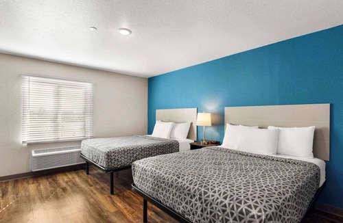 Port Saint Lucie Hotel | Spacious Suite | 1 King Bed | Near Port St. Lucie Pkwy