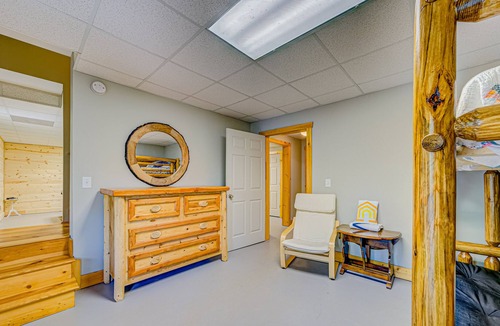 Dahlonega House | Spacious vacation retreat w/private hot tub, pool table, WiFi, & expansive deck