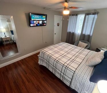 Ludlam House | Spanish Style House - Free Parking
