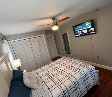 Ludlam House | Spanish Style House - Free Parking