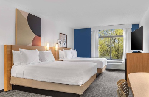 Executive Park Hotel | Spark by Hilton Charlotte Tyvola I-77