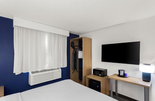 Sprague Hotel | Spark by Hilton