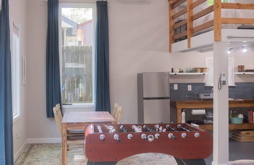 Reynoldstown Cottage | Sparkling Clean Walkable King Bed Couples Retreat!