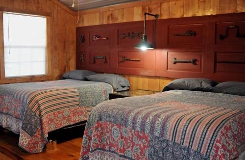 Sparta House | Sparta's Hidden Gem: Unique Views Cabin for an Intimate Escape