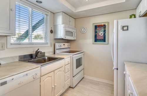 Holiday Isle Condo | SPC 1082 - 2 BR on the golf course - close to the pool by RedAwning