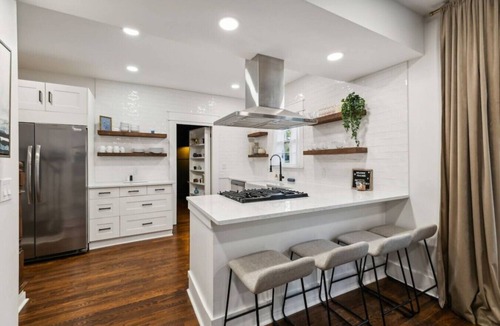 East Nashville House | Speakeasy. East Nash. Hot tub. Mins to Broadway