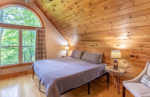 Bryson City Cabin | SPECIAL *January 20% off* Hot Tub & Mountain views