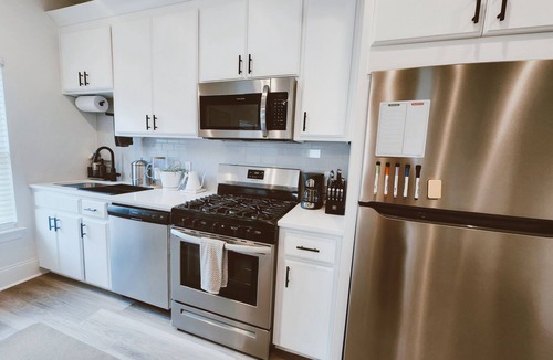 Tallahassee House | SPECIAL SUMMER PRICING: Stylish 2BR/2BA. Bright, Comfy, Clean. Midtown w/Yard