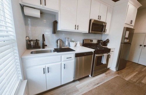 Tallahassee House | SPECIAL SUMMER PRICING: Stylish 2BR/2BA. Bright, Comfy, Clean. Midtown w/Yard