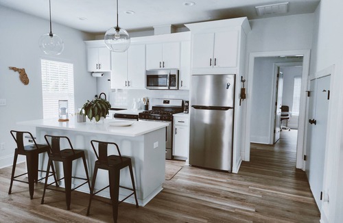 Tallahassee House | SPECIAL SUMMER PRICING: Stylish 2BR/2BA. Bright, Comfy, Clean. Midtown w/Yard