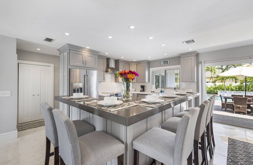 Lauderdale-by-the-Sea House | SPECIALS! BEAUTIFUL BEACH HOUSE ! WALK 2 BEACH POOL ! HOT TUB