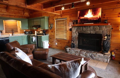 Pine Mountain Cabin | Spectacular mountain views and a hot tub!