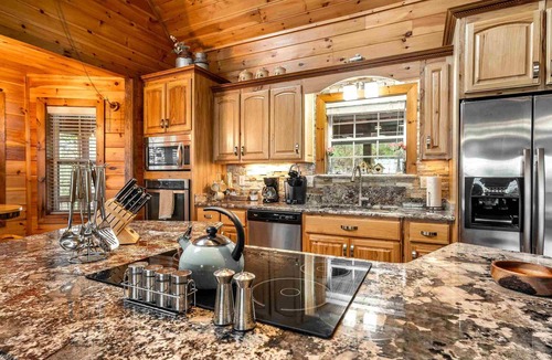 Murphy Cabin | SPECTACULAR MOUNTAIN VIEWS W GREAT SUNSETS,SECLUDED,DOG FRIENDLY,HT