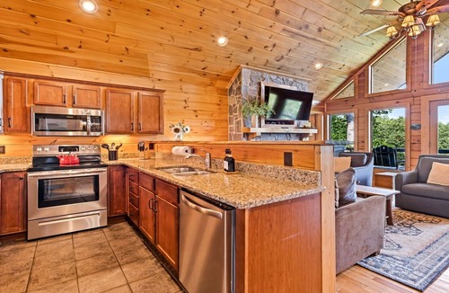 Bryson City Cabin | Spectacular Views, All Amenities & 5 Minutes from Town!