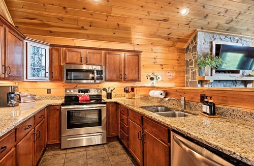 Bryson City Cabin | Spectacular Views, All Amenities & 5 Minutes from Town!